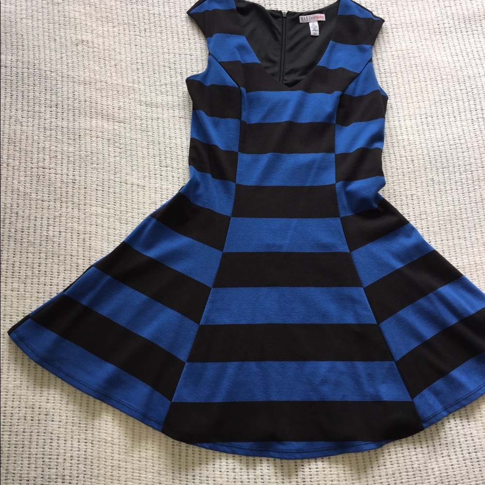 Black and blue geometric pattern flare dress
